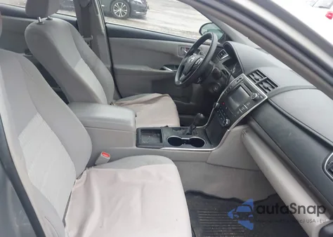 2017 Toyota Camry Le/Se/Xle/Xse z USA, uszkodzony, nr VIN 4T1BF1FK4HU671502